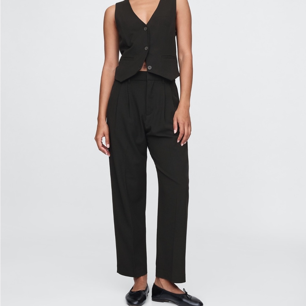 Gap Soft Black Pleated Tapered Khakis